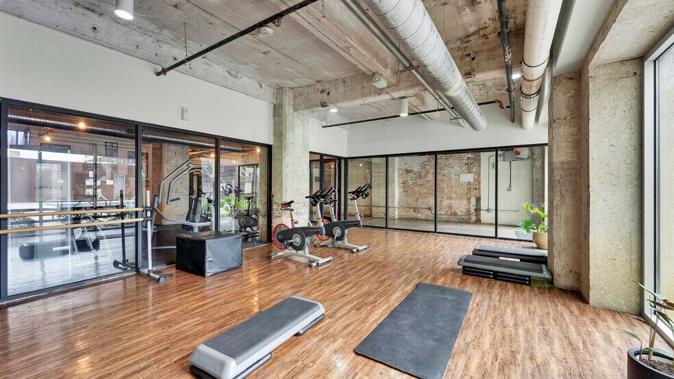 Building Photo - 408s S Ervay St