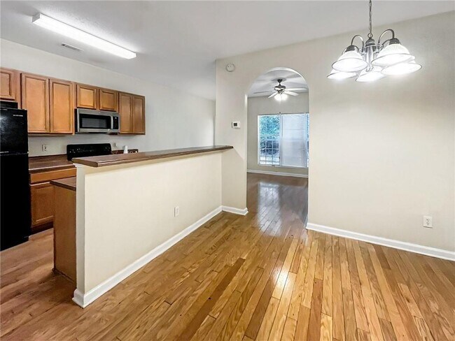 Building Photo - 5000 Lincoln Dr