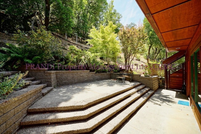 Building Photo - Modern Craftsman Home In Private and Seren...