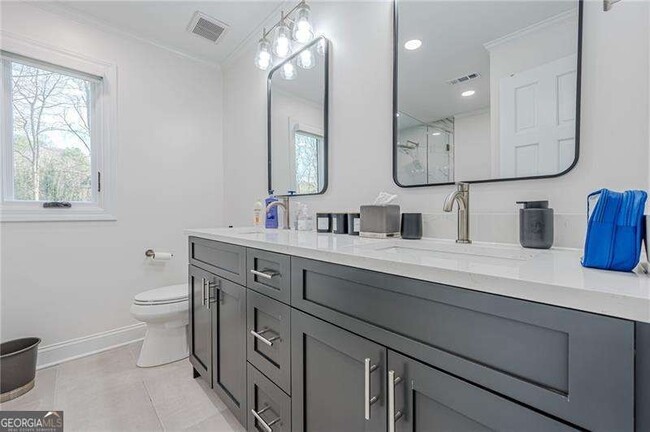 Building Photo - 4562 Columns Dr SE