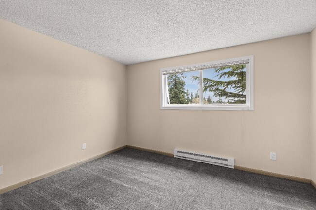 Building Photo - 11540 Pinehurst Way NE