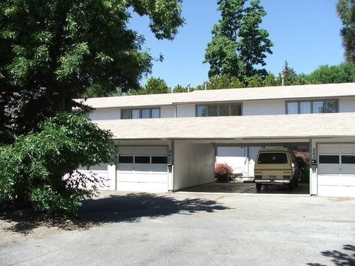 Building Photo - Move in Now and December 2025 rent is Free...