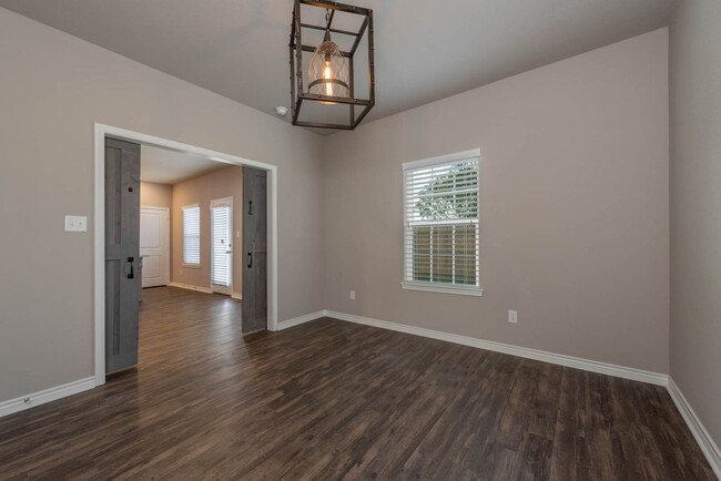 Building Photo - 5 Bed/5.5 bath luxury home in The Revelry!