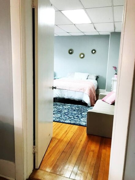 Building Photo - 879 Beacon St