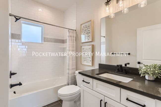 Building Photo - 1331 Baker St