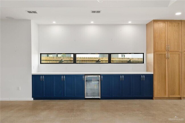 Building Photo - 35 Silverton Cir