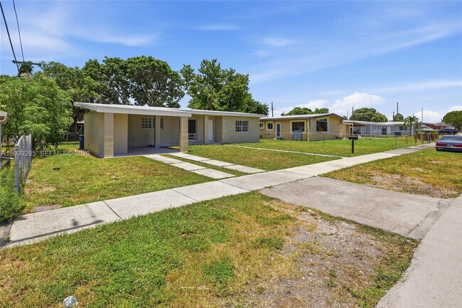 Building Photo - 875 NW 168th Dr