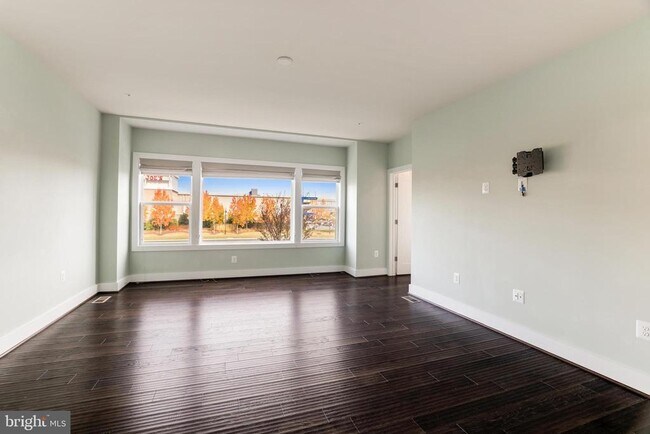 Building Photo - 44752 Tiverton Sq