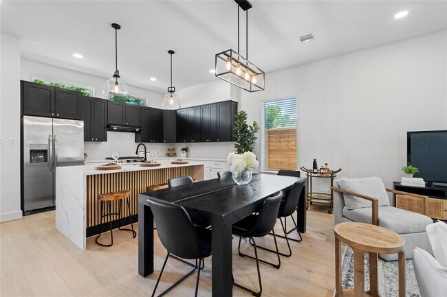 Building Photo - 4108 Cortlandt St