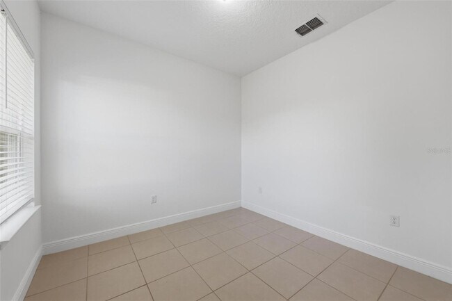 Building Photo - 304 Begonia Ct