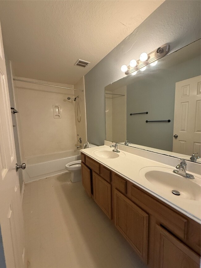 Building Photo - 523 Earls Ct Dr