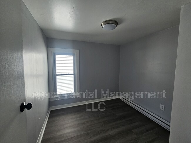 Building Photo - 303 Gardner St