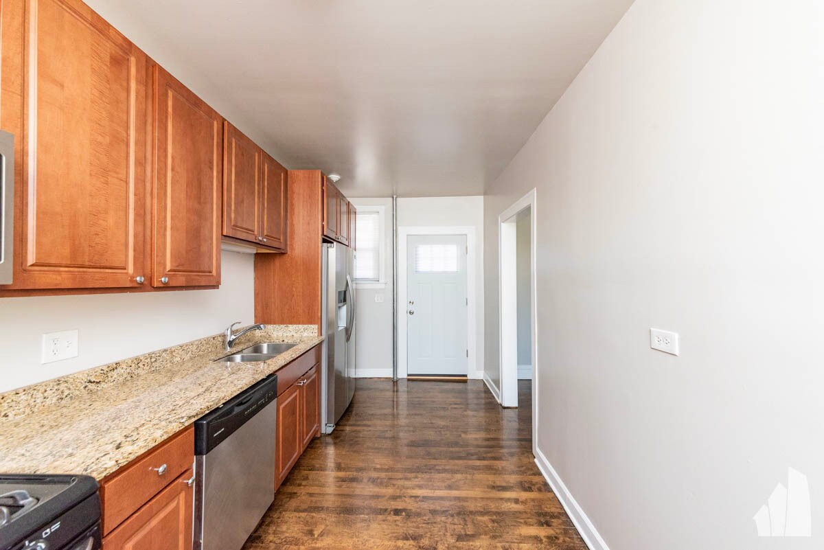 Building Photo - 5074 N Wolcott Ave