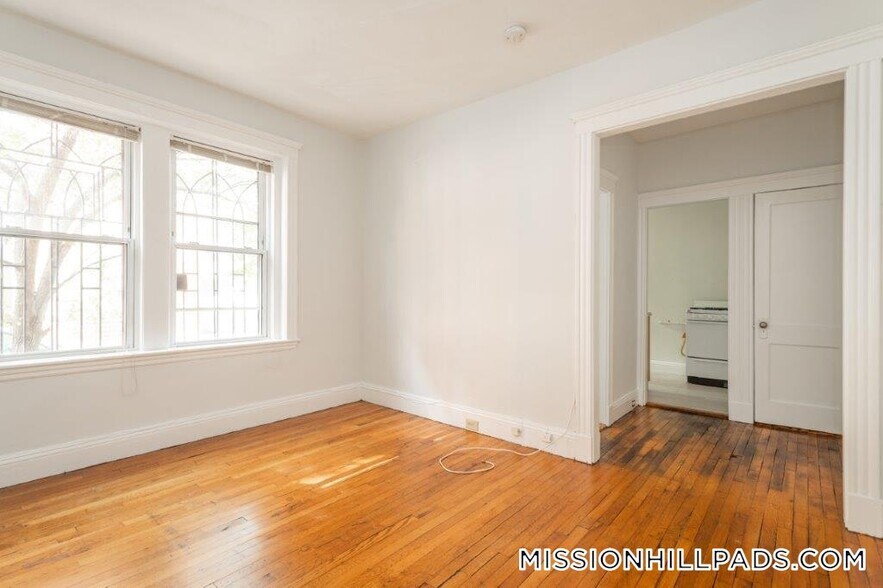 Building Photo - 49 Worthington St