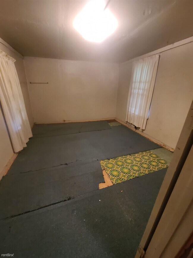 Building Photo - 2 br, 1 bath House - 651 Hall Street