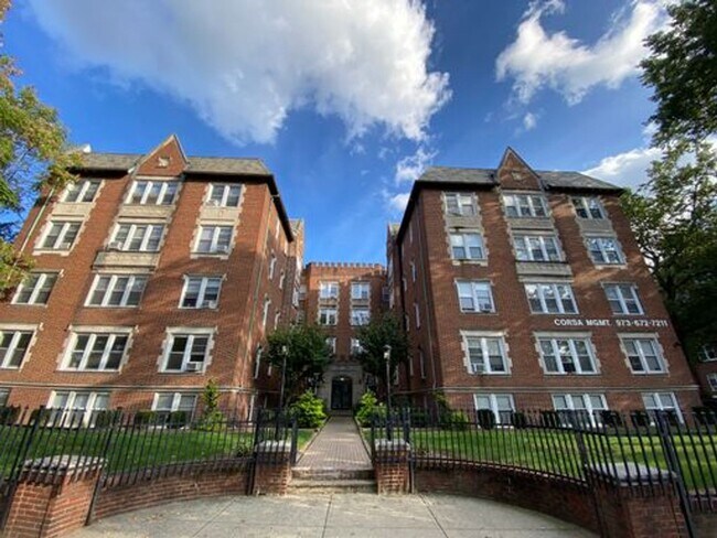 Building Photo - The Dalmar