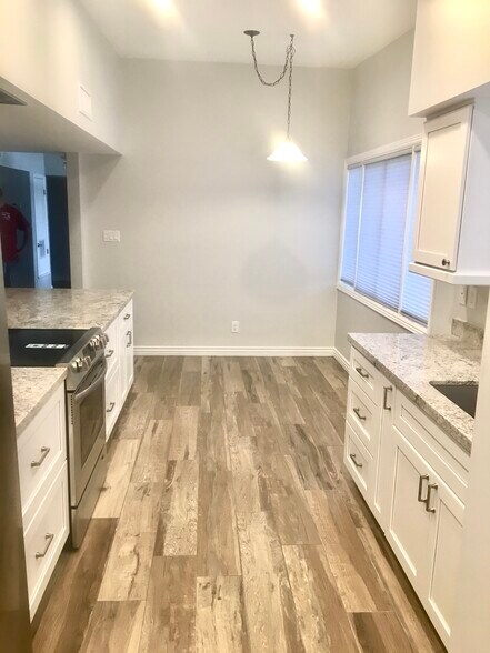 Building Photo - 302 E El Caminito Dr