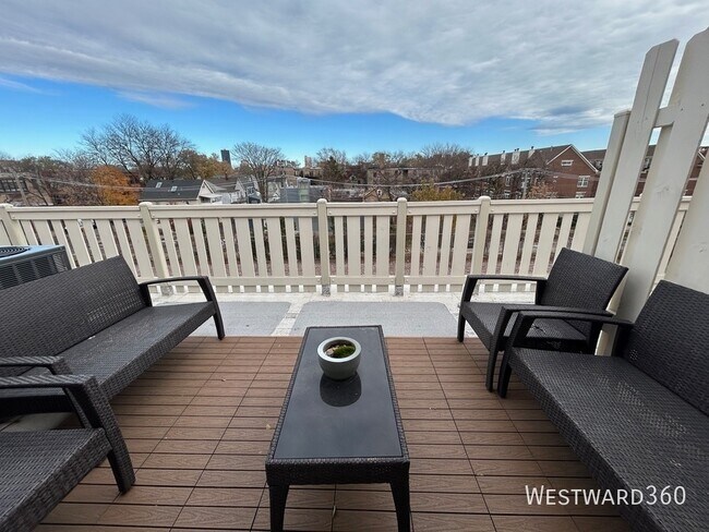 Building Photo - 1801 W Winnemac Ave