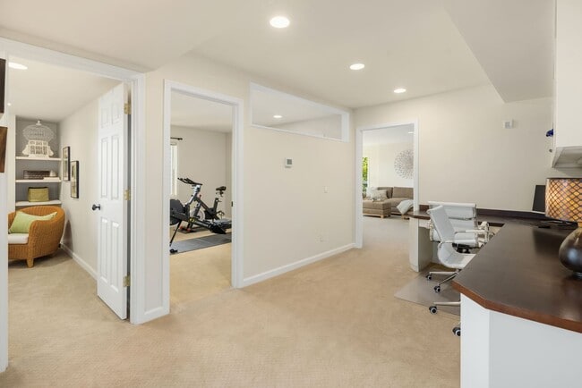 Building Photo - 7447 W Mercer Way
