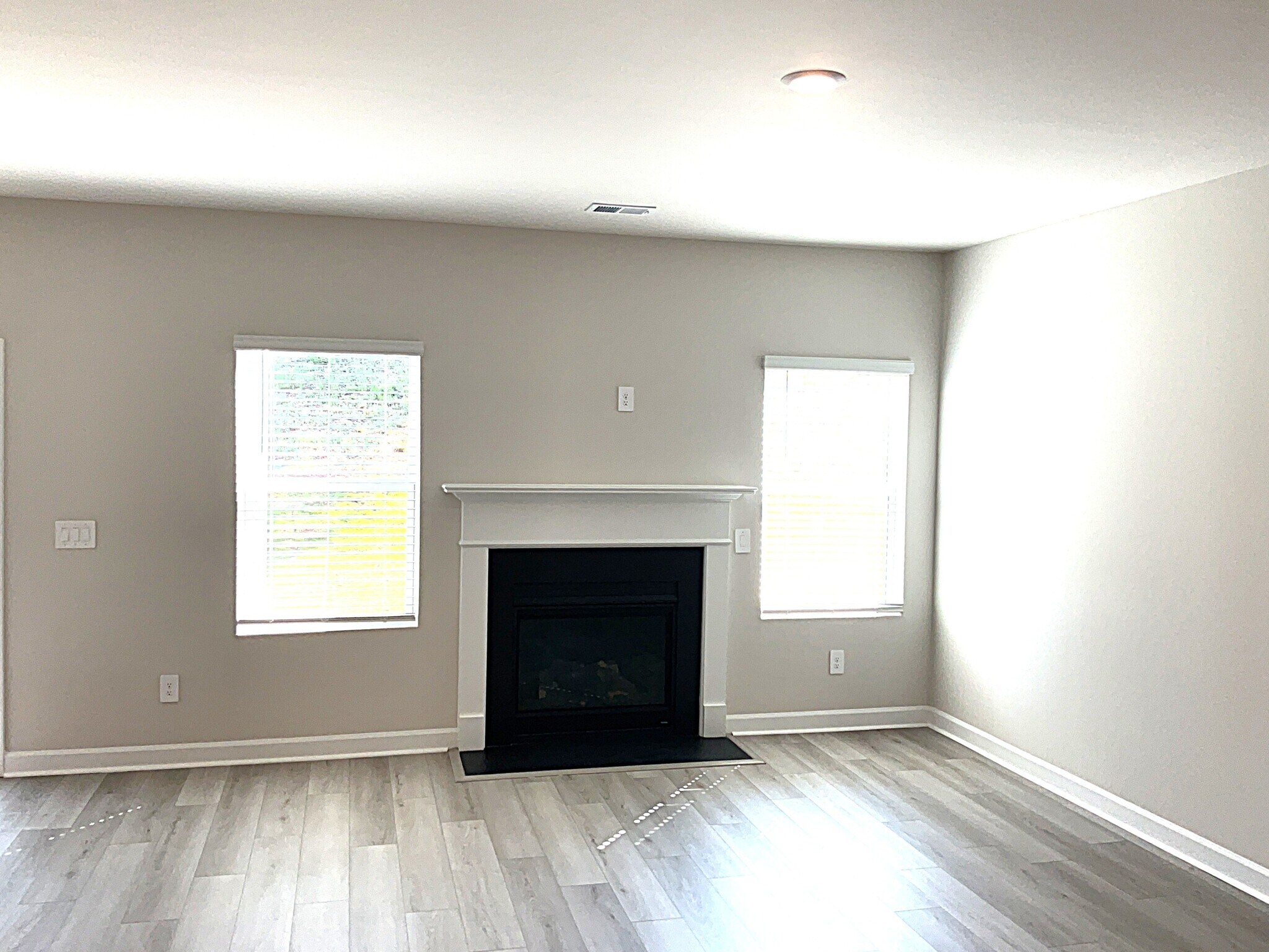 Building Photo - 210 Granby Trl