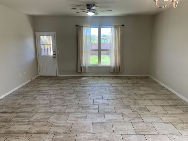 Building Photo - *COMING SOON* Comfort & Convenience – 2-Story Home with Fenced Backyard!