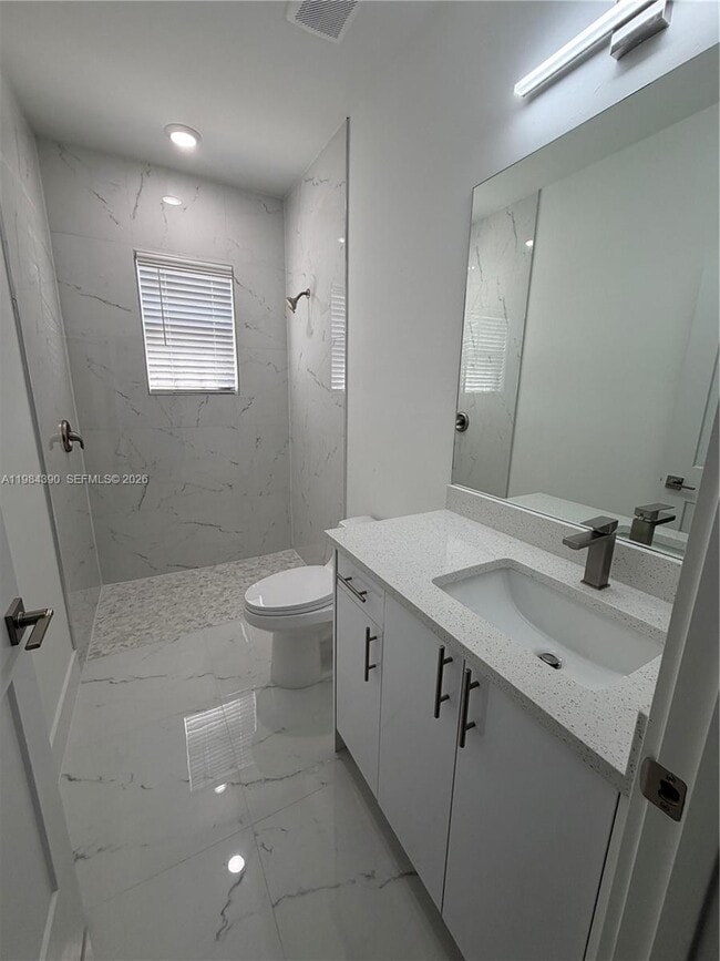 Building Photo - 723 Ivan Ave S