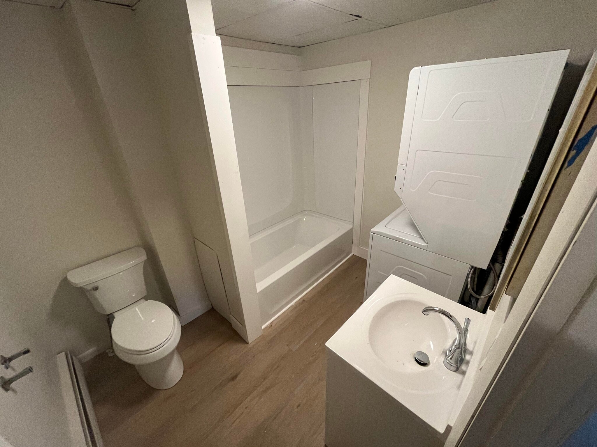 Building Photo - 9 Hudson St