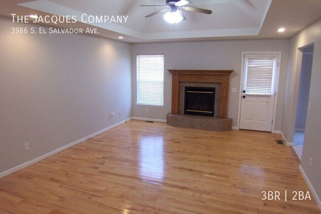 Building Photo - Very Clean 3 Bedroom 2 Bath 3 Car Garage F...