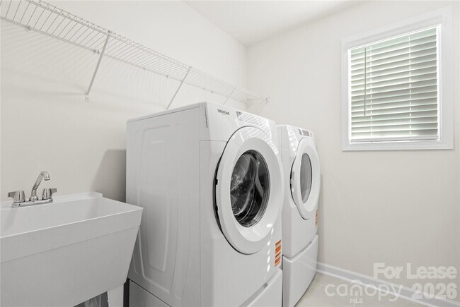 Building Photo - 7185 Sylvan Retreat Dr