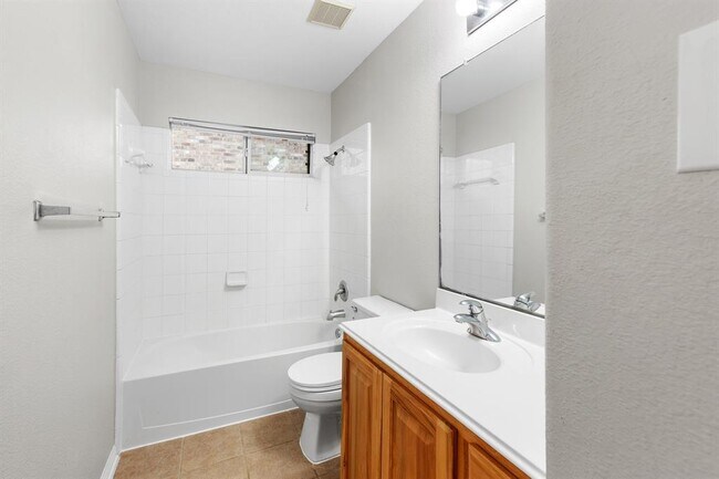 Building Photo - 2205 Speidel Dr