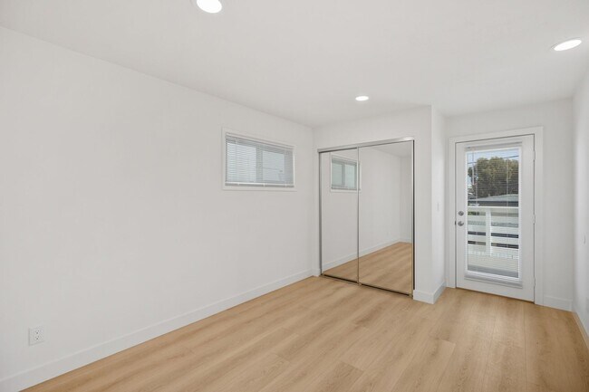 Building Photo - Coastal Living at Its Finest! Fully Remodeled!