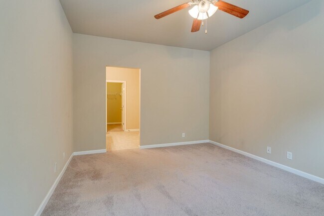 Building Photo - Beautiful 2-Bed, 2.5-Bath Townhouse in Har...