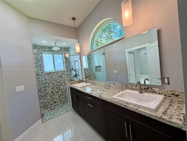 Building Photo - 5600 SW 199th Ave
