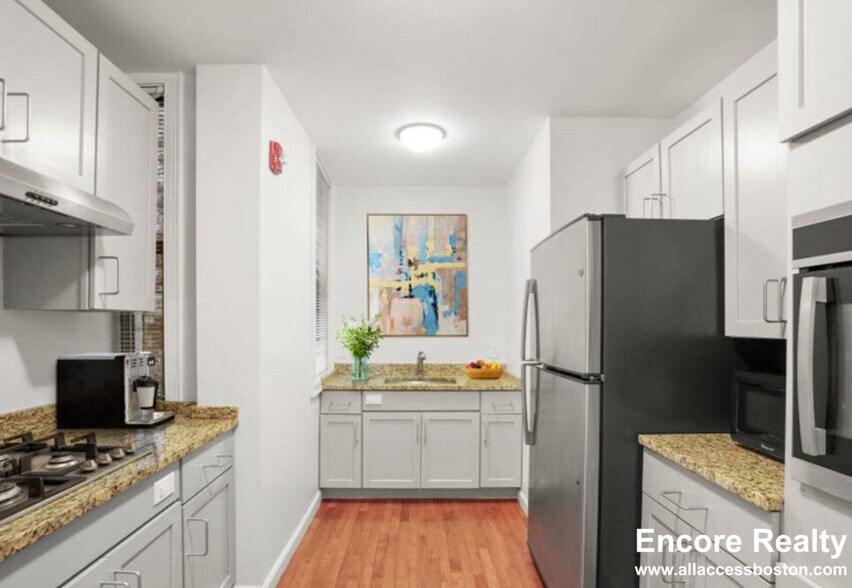 Building Photo - 49 Burbank St