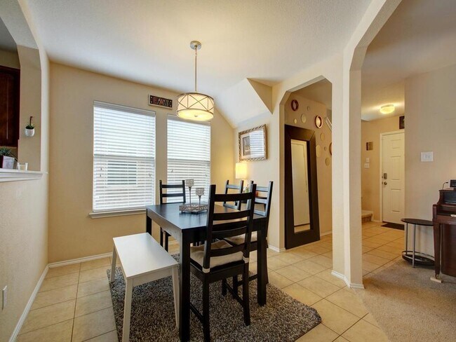 Building Photo - 3420 Bach Dr