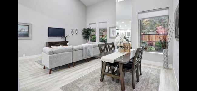 Building Photo - Spacious and beautiful 3 bedroom 2 bath ho...