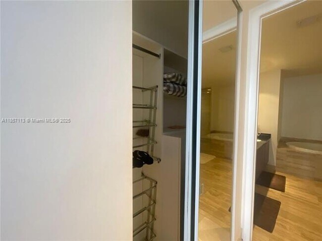 Building Photo - 16001 Collins Ave