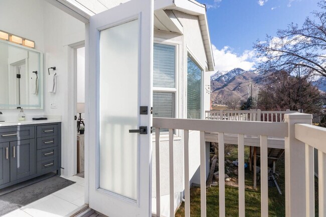 Building Photo - 2744 Newcastle Dr