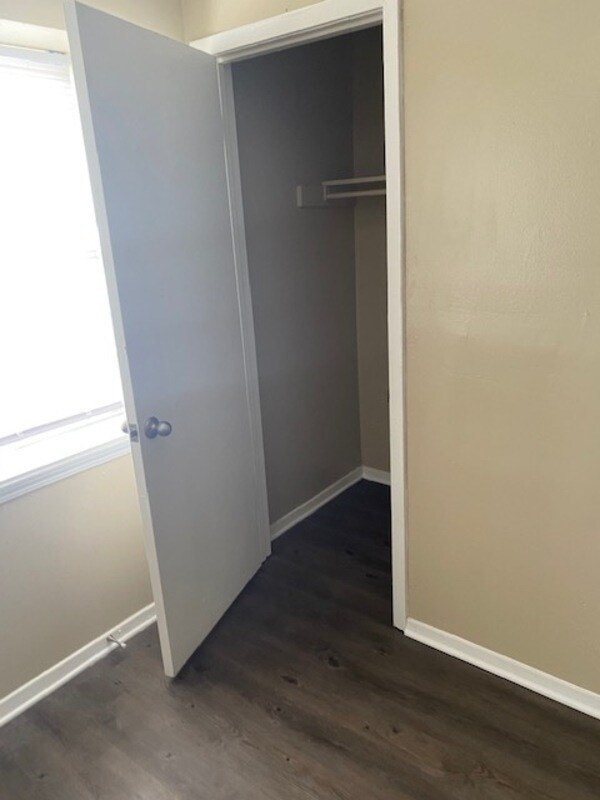 Building Photo - 1500 Millview Dr