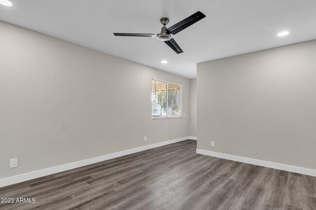 Building Photo - 7625 E Camelback Rd