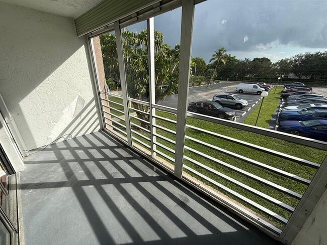 Building Photo - 1820 N Lauderdale Ave
