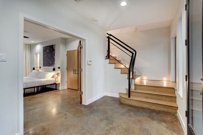 Building Photo - 5002 Milam St