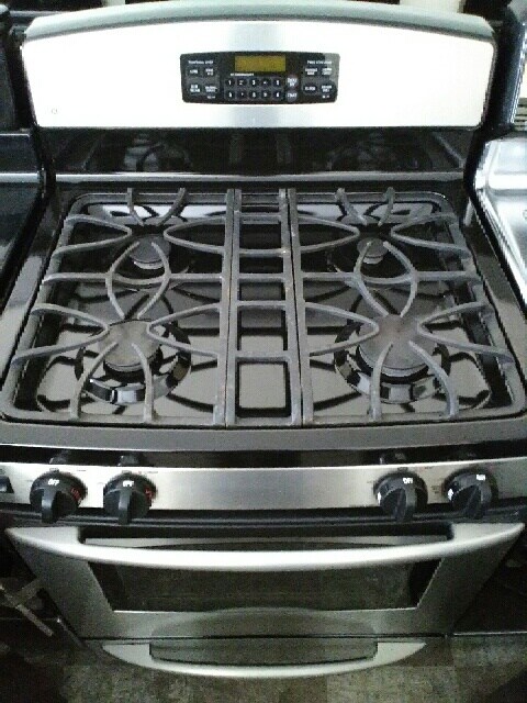 Stainless Steel Gas Range - 3813 N Bernard St