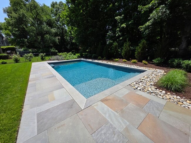 Building Photo - Luxury Living in Ridgewood