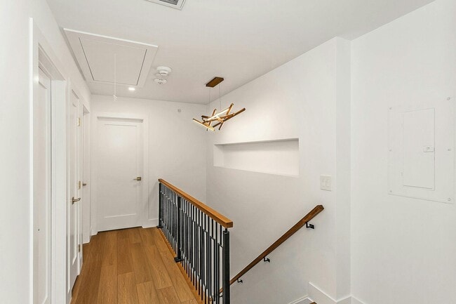 Building Photo - 203 Broadway