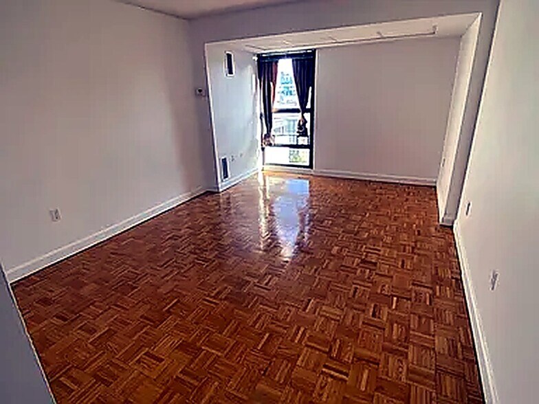 Master Bedroom - 566 Commonwealth Ave