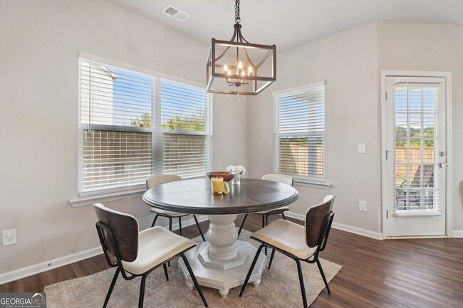 Building Photo - 3890 Clarington Dr