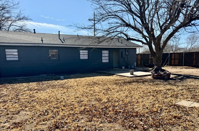 Building Photo - Fully Remodeled 4 Bedroom / 3 Bath Home with Two Primary Suites!