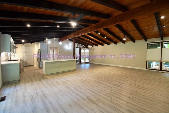 Building Photo - Beautifully Remodeled Corte Madera Home!