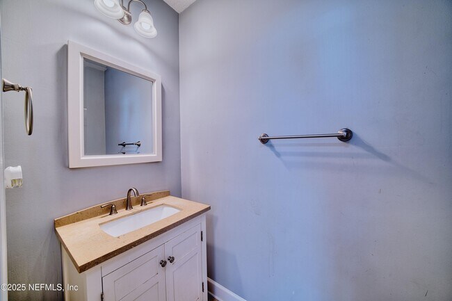 Building Photo - 1440 S Burgandy Trail